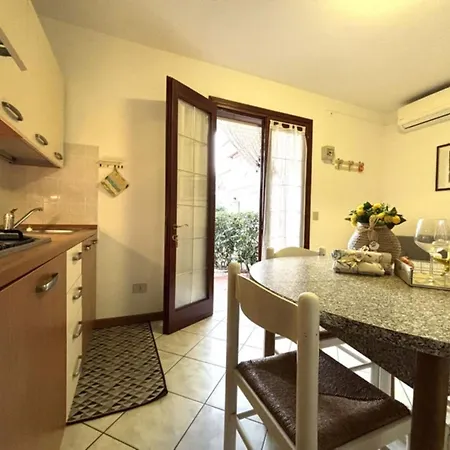 Flat In Seafront With Pool