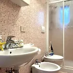 Flat In Seafront With Pool Apartman *