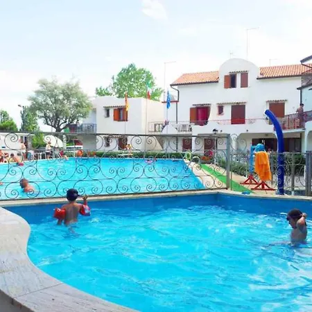 Flat In Seafront With Pool Apartamento
