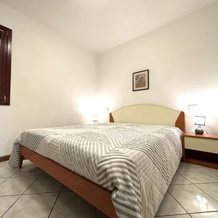 Flat In Seafront With Pool
