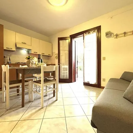 Flat In Seafront With Pool Apartmán *