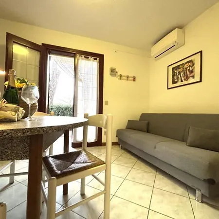 Flat In Seafront With Pool